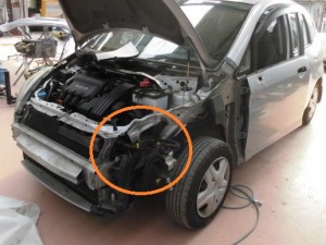 ホンダフィット 左前の損傷
