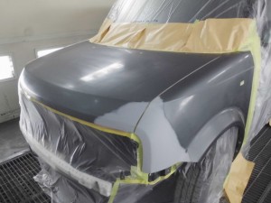 日産キューブ ボンネットとフェンダーの板金塗装修理