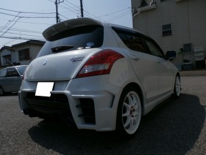 スイフト スポーツ エアロパーツ取り付け