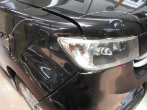 トヨタbB フロント周りの板金塗装修理