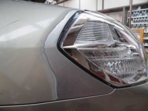 日産ティアナ フェンダー凹みの修理