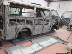 トヨタハイエース 溶接パネル交換
