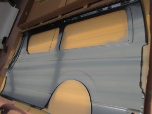 トヨタハイエース 溶接パネル交換