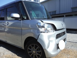 埼玉県春日部市 ダイハツ タント 右前部修理