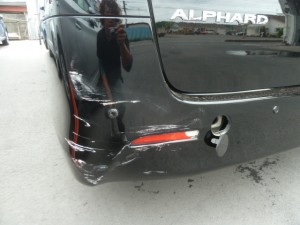 アルファードリア部分自爆事故
