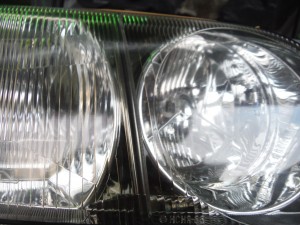 ヘッドライトレンズ 黄ばみ除去 再塗装