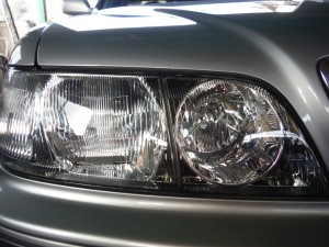 ヘッドライトレンズ 黄ばみ除去 再塗装