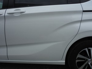 ホンダ フリード+ 左側修理
