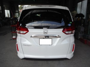 ホンダ フリード+ 左側修理