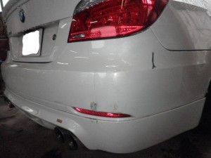 BMW E60 リヤバンパ修理