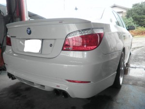 BMW E60 リヤバンパ修理