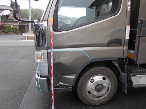 三菱 キャンタートラック鈑金塗装