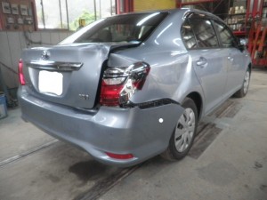 アクシオHV追突被害車
