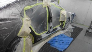 プレミオ ハンドル操作ミスで 縁石に・・・