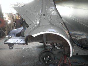 アクシオHV追突被害車