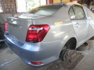 アクシオHV追突被害車