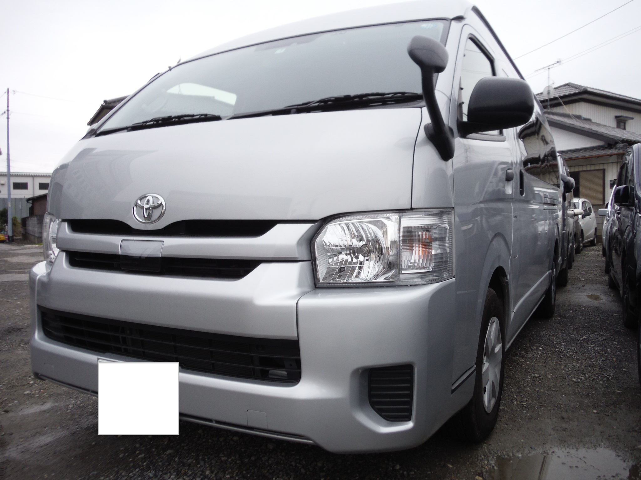 ハイエース バンパー塗装 埼玉の自動車修理店を探すならジコプロ 一括見積もり 費用ご相談可能